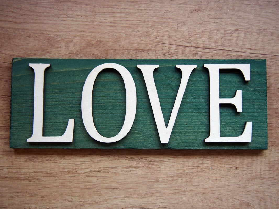 Dekorační dřevěná cedule s nápisem zelená, 3 varianty - Love