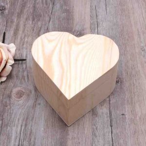 Dřevěná krabička srdce