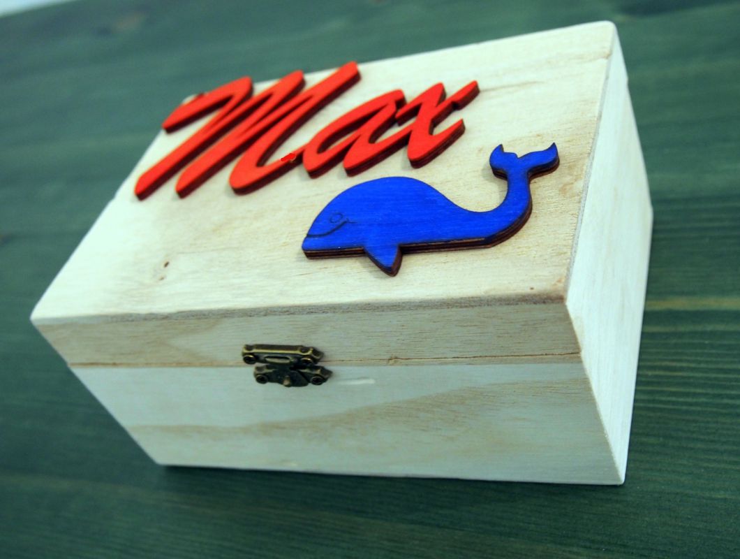 Dřevěná zavírací krabička se jménem námořnická - velryba
