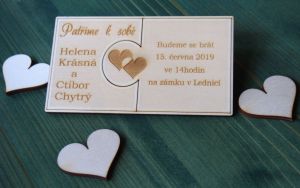 Dřevěné svatební oznámení puzzle spojené