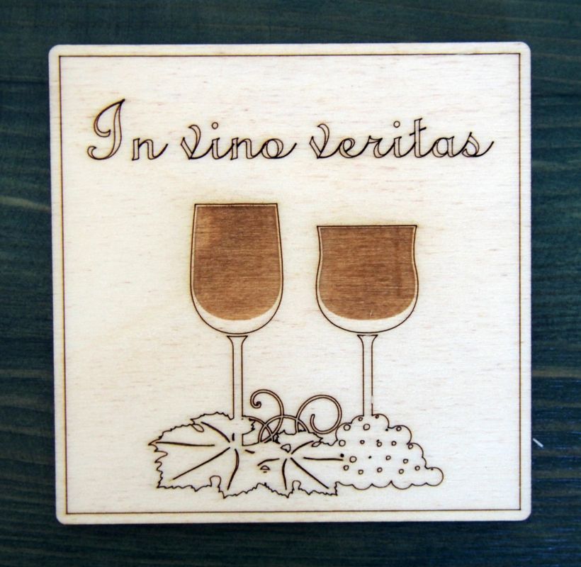 Podtácek na víno dřevěný - In vino veritas