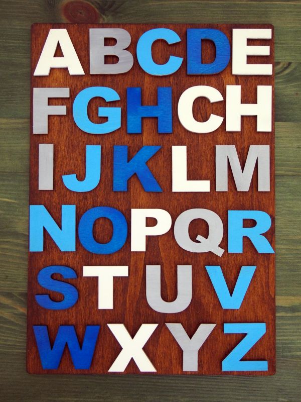 Dřevěná destička s abecedou
