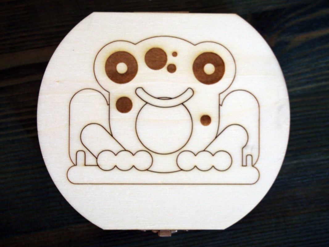 Dřevěná krabička na mléčné zoubky s českými popisky zvířátka - žába