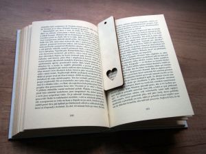Dřevěná záložka do knihy bez textu - havran
