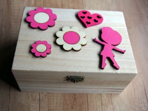 Dřevěná zavírací krabička baletka a květiny - varianta 2
