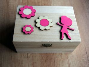 Dřevěná zavírací krabička baletka a květiny