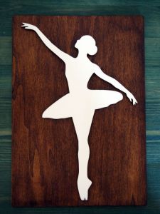 Dřevěný obrázek baletka 1 - tmavá