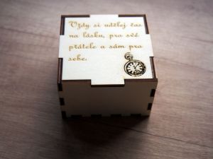 Dřevěná krabička na hodinky s vlastním textem, věnováním