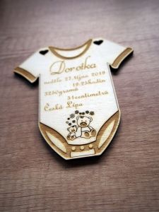Dřevěná dekorace s porodními údaji miminka