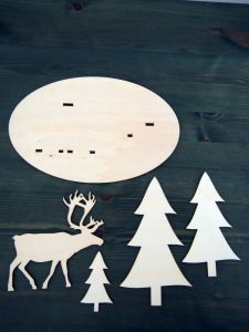 Dřevěná vánoční dekorace sob v lese