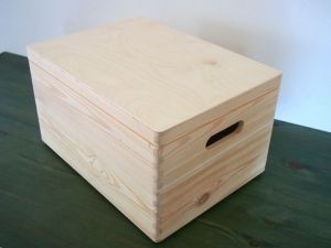 Velký dřevěný box s víkem