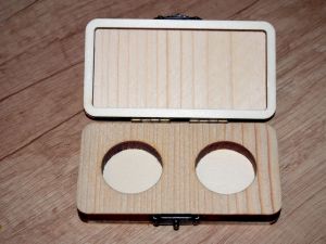 Dřevěná krabička na snubní prstýnky gravírovaná