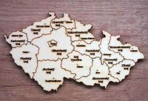 Dřevěná mapa ČR s kraji  18x10cm