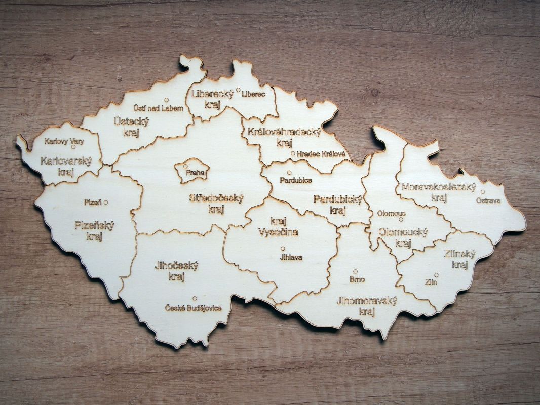 Dřevěná mapa ČR s kraji 50x30cm