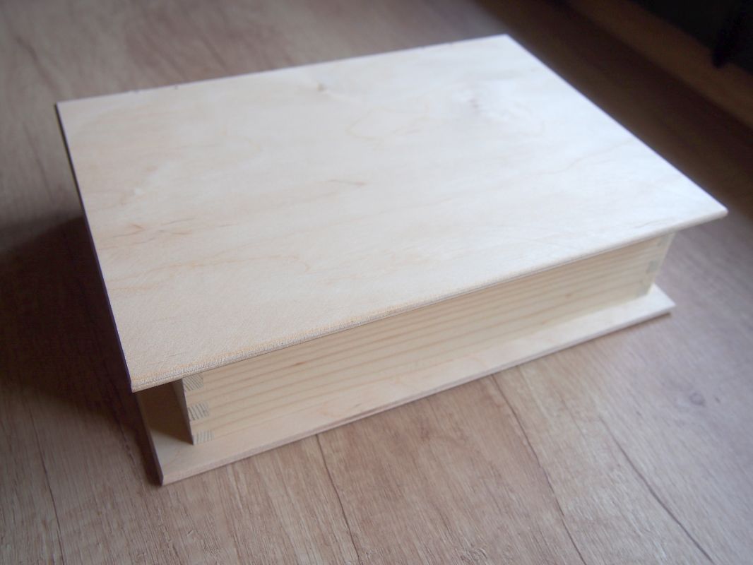 Dřevěná skříňka "knížka"
