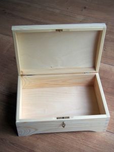 Dřevěná truhlička na klíček 30x20x13,5