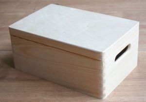 Dřevěný box s výklopným víkem a úchyty 30x20x13,5cm