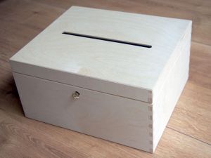 Dřevěný zamykací box na obálky 29x25x15