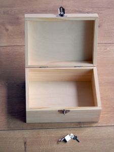 Dřevěná krabička na zámeček s klíčem 22x16x10cm