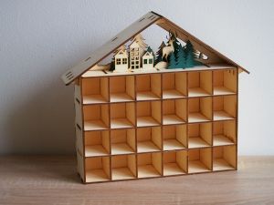 Dřevěný adventní kalendář 31x32x8,5cm