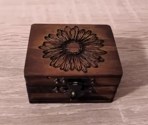 Dřevěná krabička na (zásnubní) prsten na zakázku