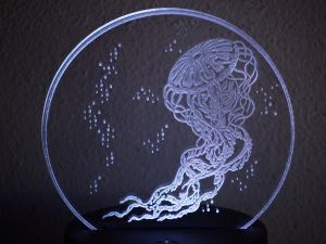 LED lampička medůza gravírované plexisklo